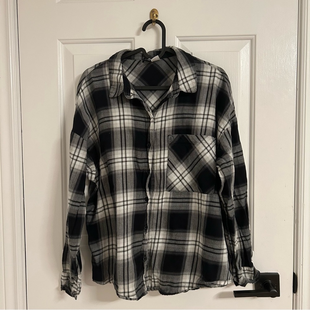 H&M Black and White Button Down Shirt